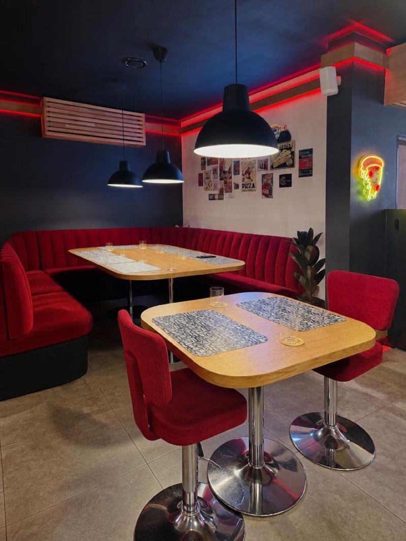 Pizza Crust, okolice dworca Železničná stanica Bratislava-Petržalka