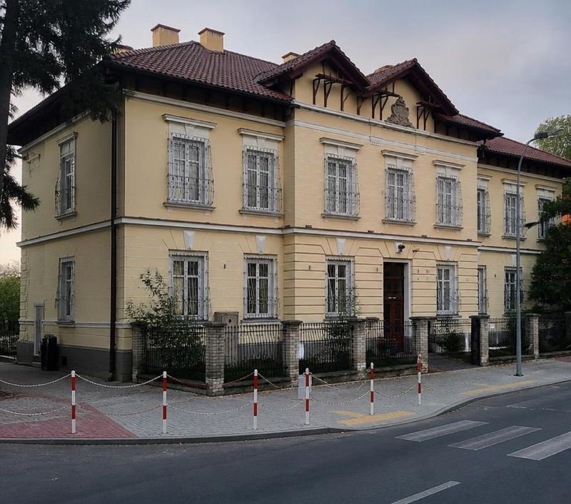 Galeria Malarstwa Alfonsa Karpińskiego, atrakcja w pobliżu dworca Stalowa Wola Rozwadów
