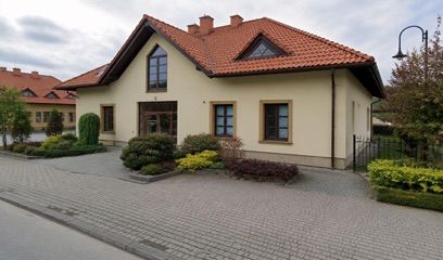 Apteka Prywatna Im. Mgr Farm. Józefa Stopy, sklep przy dworcu Sucha Beskidzka Zamek
