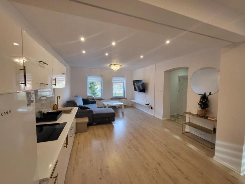 Apartament Daisy, place to stay near Świebodzice station