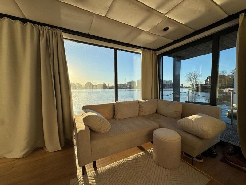Aqua Loft Lux Houseboat & Waterfront Apartments, hotel blisko dworca Szczecin Główny