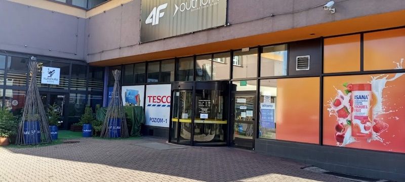 Centrum Handlowe Świt, shopping mall near Tarnów station