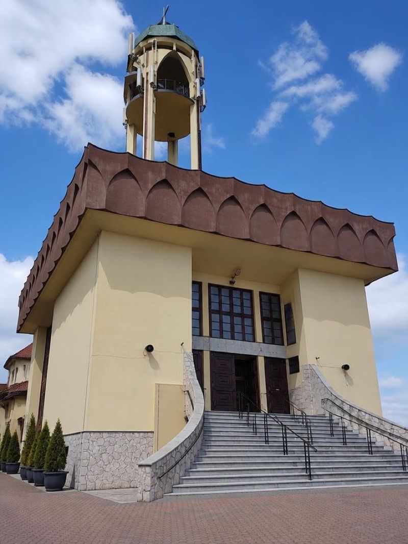 Kościół pw. Świętej Rodziny, atrakcja w pobliżu dworca Tomaszów Mazowiecki