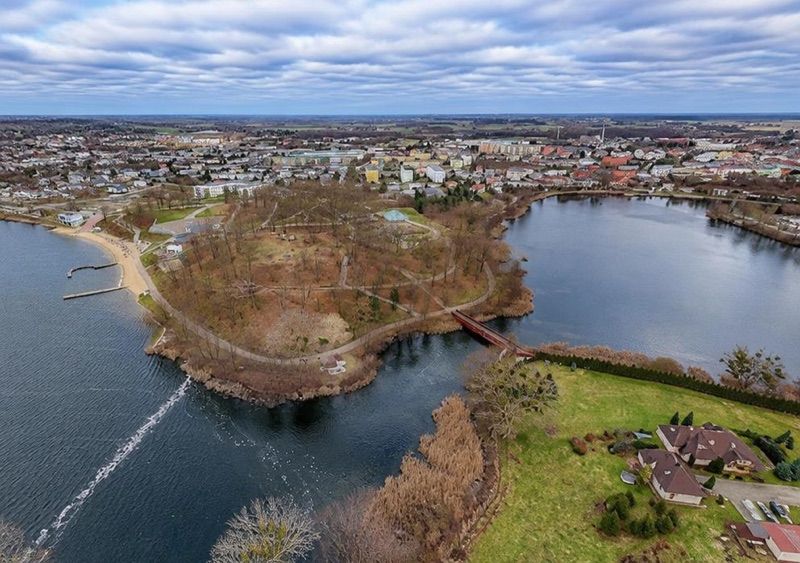 Mostek nad Przesmykiem Zamkowym, atrakcja w pobliżu dworca Wabrzezno