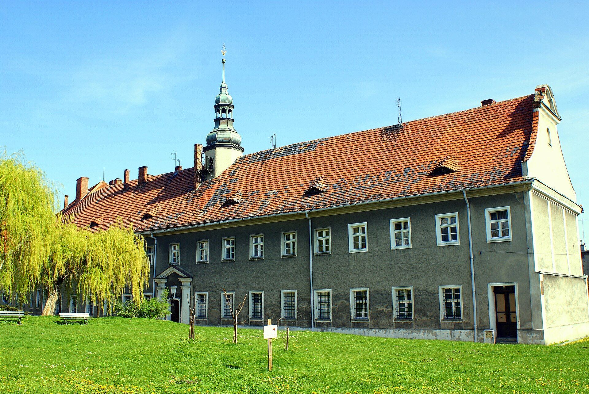Klasztor Ojców Franciszkanów, atrakcja w pobliżu dworca Wieluń