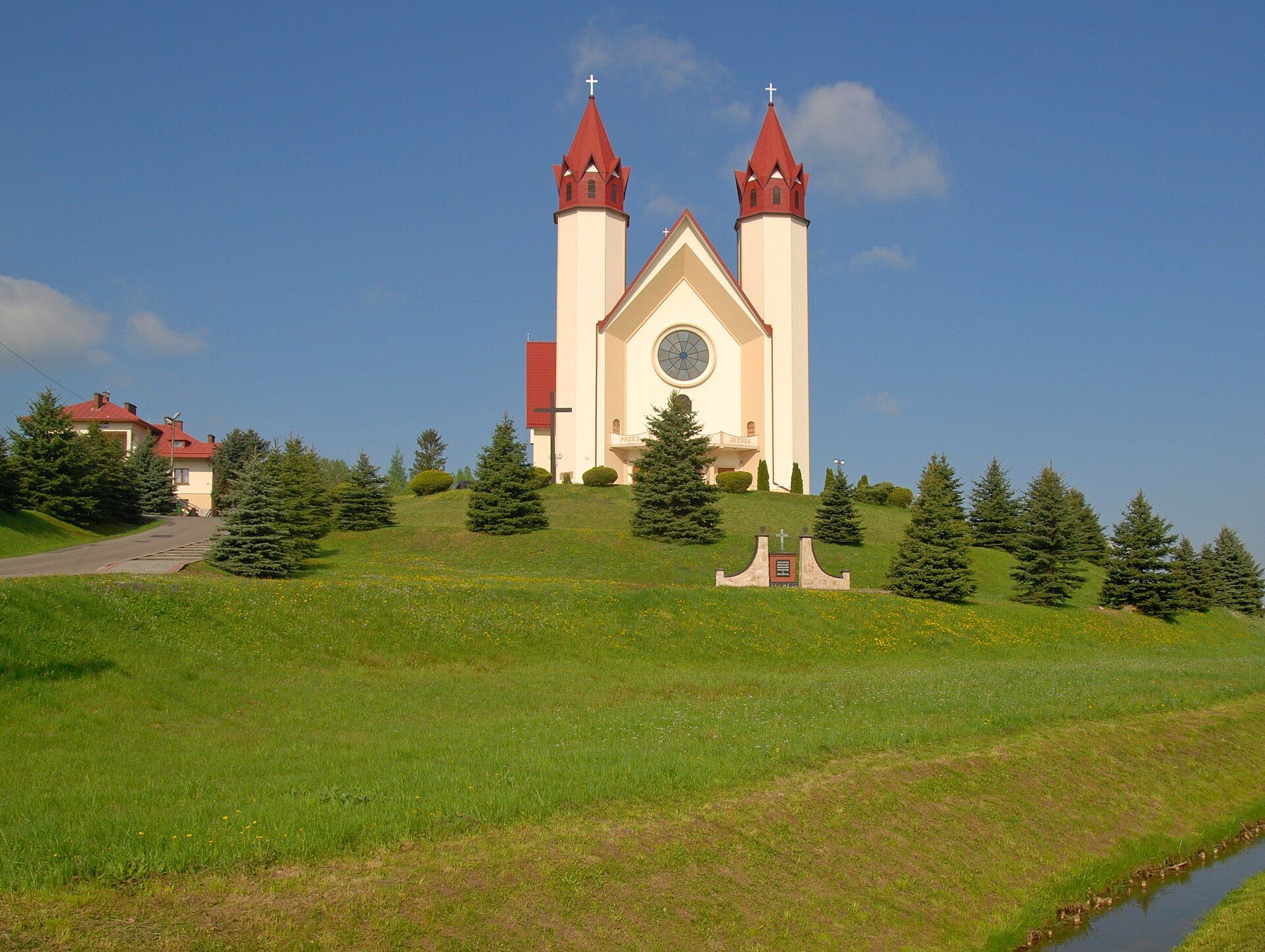 Sanktuarium Matki Bożej Pocieszenia, atrakcja w pobliżu dworca Wieluń