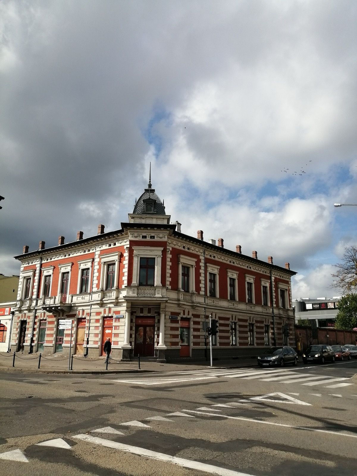 Pałac Mühsama we Włocławku, atrakcja w pobliżu dworca Włocławek