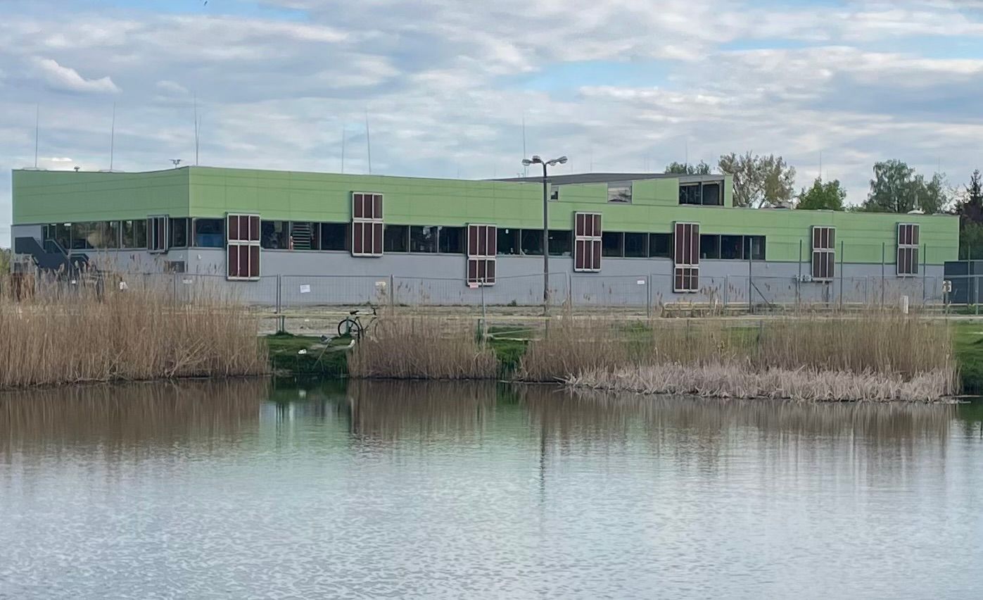 Pływalnia OSiR w Wołominie, atrakcja w pobliżu dworca Wołomin