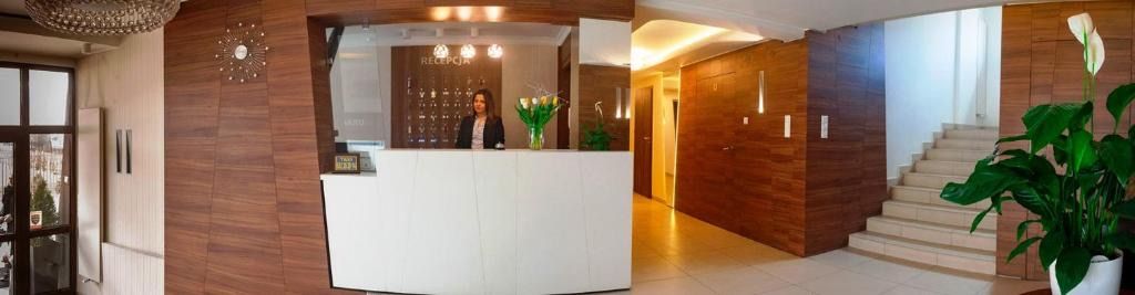 Hotel Livia, place to stay near Wołomin station
