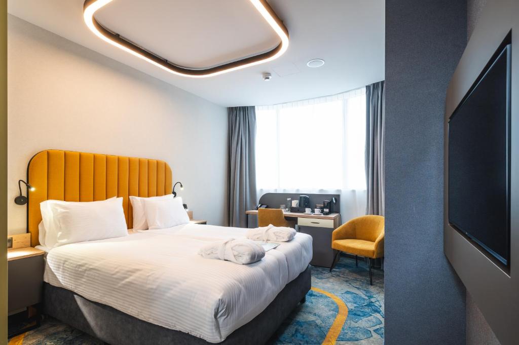 Focus Hotel Premium Wrocław, place to stay near Wrocław Mikołajów station