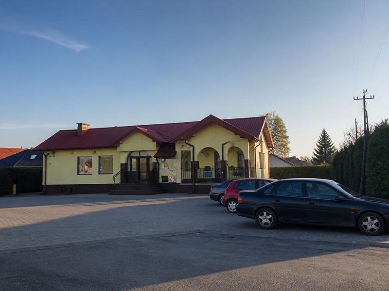 Lewiatan, sklep przy dworcu Zawada