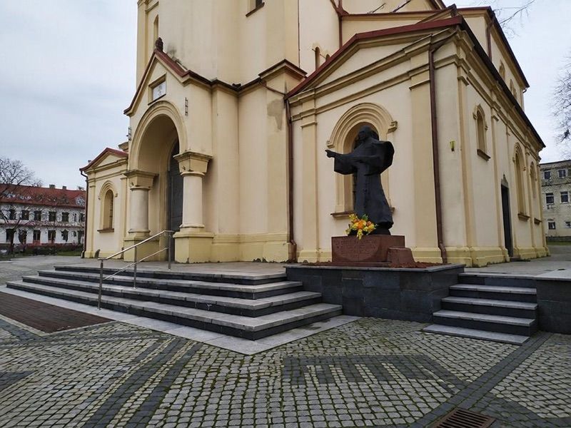 Parafia Wniebowzięcia NMPw Zduńskiej Woli, atrakcja w pobliżu dworca Zduńska Wola