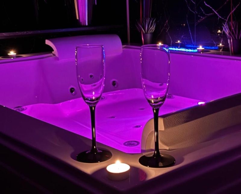 Apartament z Jacuzzi na wyłączność Dolina Baryczy, place to stay near Żmigród station