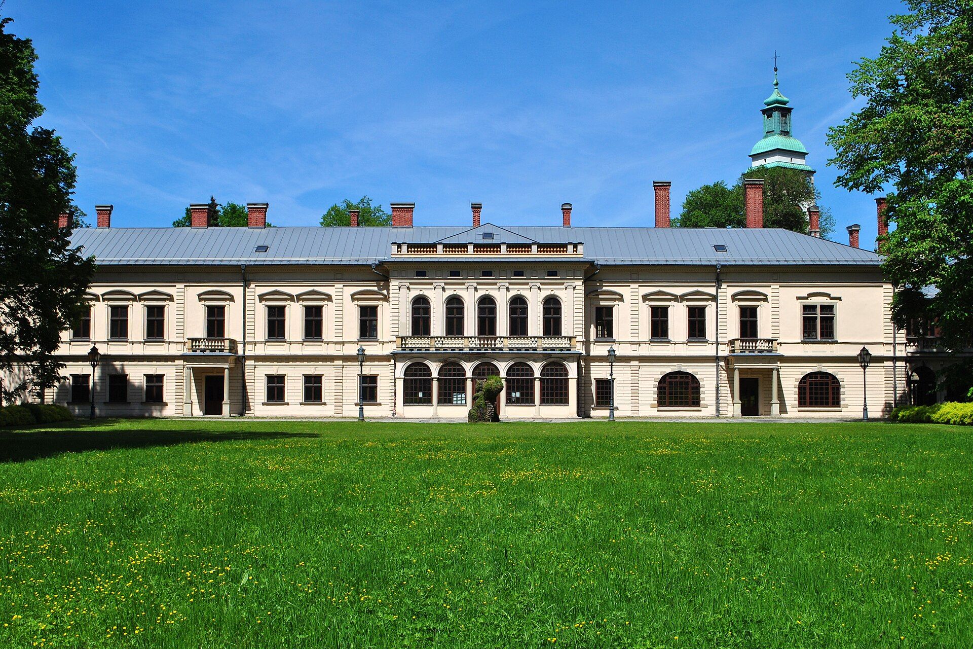 Pałac Habsburgów, atrakcja w pobliżu dworca Żywiec
